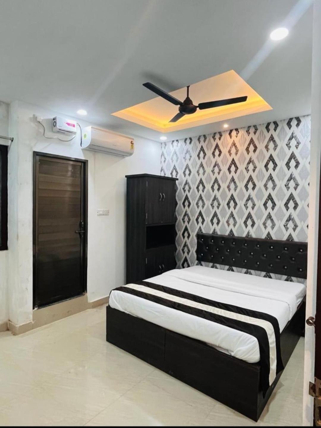 Hotel Shiv Mangalam Near Kashi Vishwanath Tample Varanasi Exterior photo